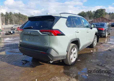 2020 Toyota Rav4 Hybrid Xle z USA, uszkodzony, nr VIN 2T3RWRFV7LW068213